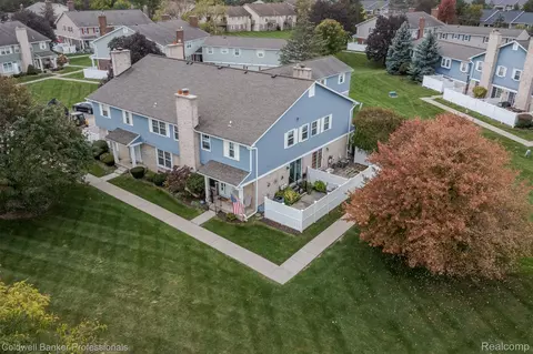 20927 W Glen Haven Cir, Northville, MI 48167