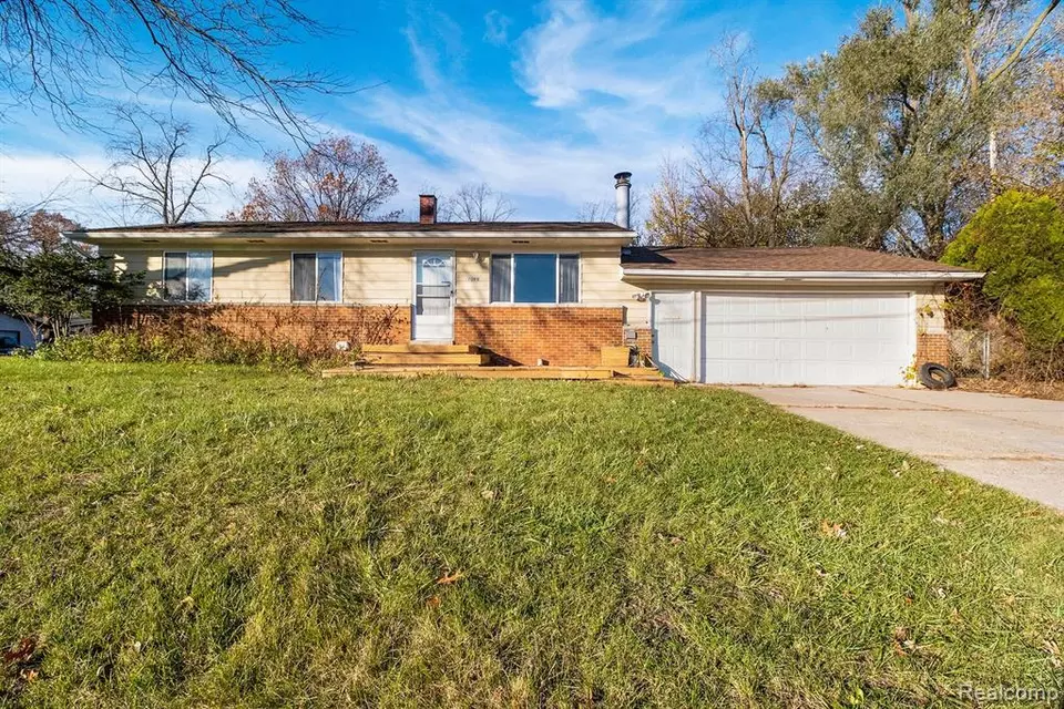 1066 Mccoy St, Wolverine Lake, MI 48390 1 photo Movoto