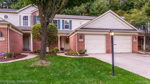 7806 Rivergate Dr, Westland, MI 48185