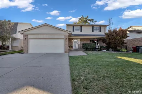 17073 Knollwood, Clinton Township, MI 48038