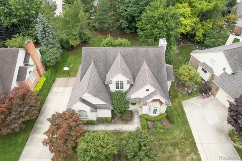 43743 Via Antonio Dr, Sterling Heights, MI 48314