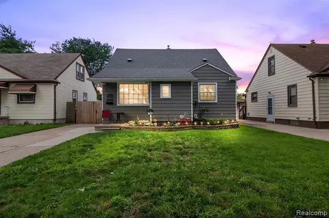 6458 Weddel St, Taylor, MI 48180