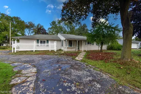 4710 Independence Dr, Clarkston, MI 48346