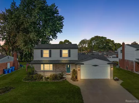 30533 Ohmer Dr, Warren, MI 48092