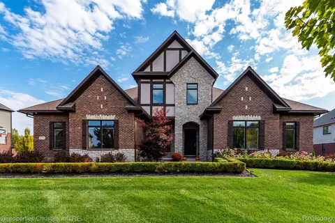 20796 Richmond Dr, Northville, MI 48167