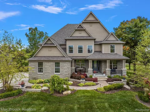 22667 Arcadia Blfs, Lyon, MI 48178