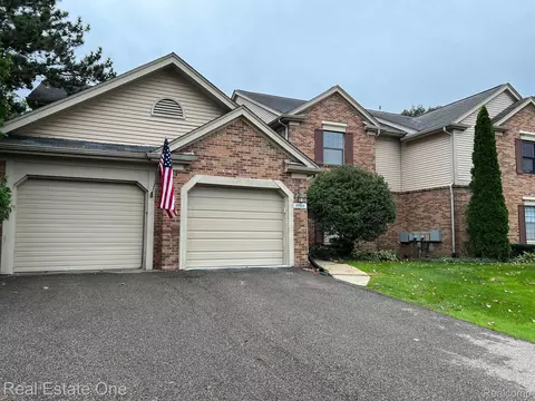 37033 Ridgedale Cir, Farmington Hills, MI 48331