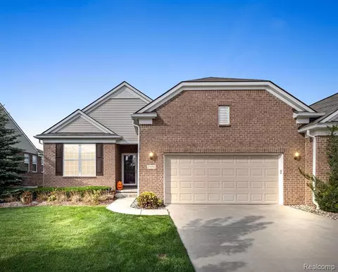 2084 Trimble St, Lake Orion, MI 48360