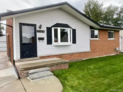 23124 Socia St, Saint Clair Shores, MI 48082
