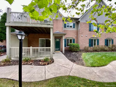 432 Marigold Cir #67, Westland, MI 48185