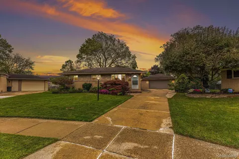 34137 Old Frg, Sterling Heights, MI 48312