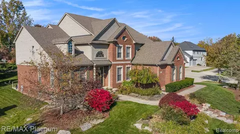 22833 Summer Ln, Novi, MI 48374