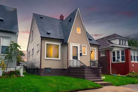 815 Saint Johns St, Wyandotte, MI 48192