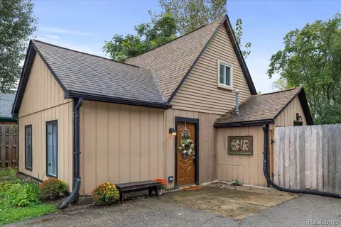 3296 Crooks Rd, Rochester Hills, MI 48309