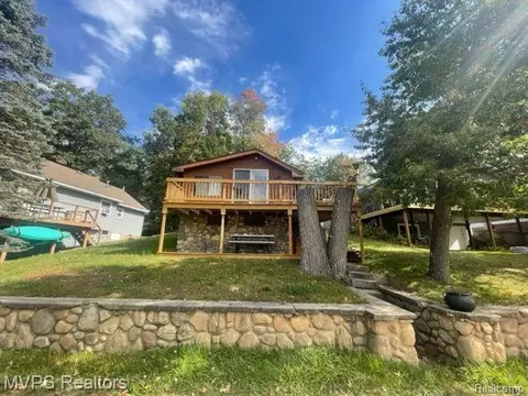 651 E Long Lake Dr, Harrison, MI 48625