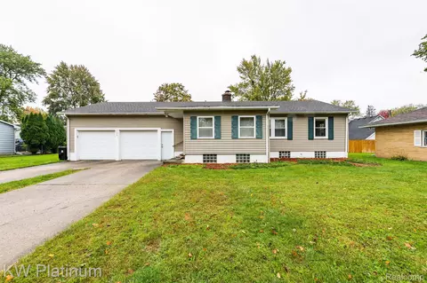 729 Royal St, St. Clair, MI 48079