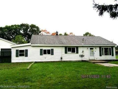 422 Harden St, Holly, MI 48442