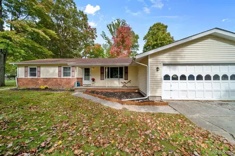 4752 Lorwood Dr, Kimball, MI 48074