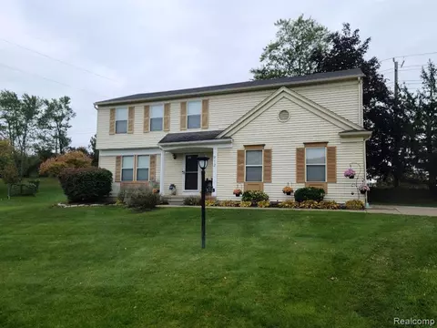 912 S Dahlia Ln E, Rochester Hills, MI 48307