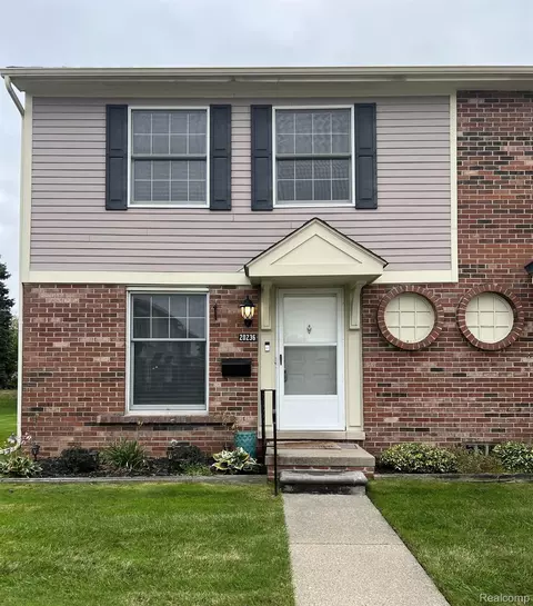20236 Great Oaks Cir S, Clinton Township, MI 48036