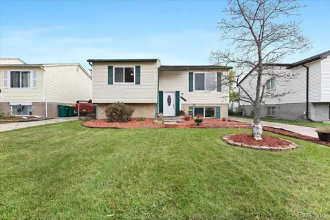 32115 Glaser Rd, Brownstown, MI 48173