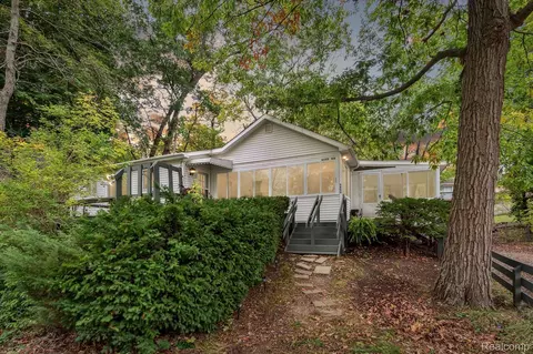 5630 Glen Echo Dr, Genoa, MI 48843