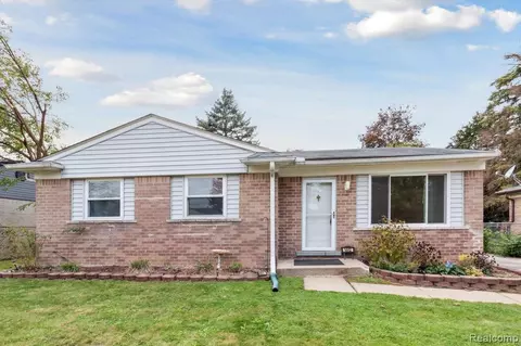 9852 Hamilton St, Belleville, MI 48111