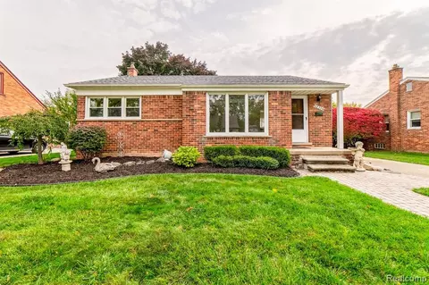 11354 Arcola St, Livonia, MI 48150