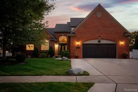30284 Cherry Blossom Ln, Flat Rock, MI 48134