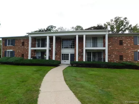 448 Fox Hills Dr S #5, Bloomfield Hills, MI 48304