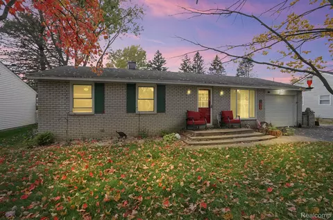 2435 Roselawn St, Wolverine Lake, MI 48390