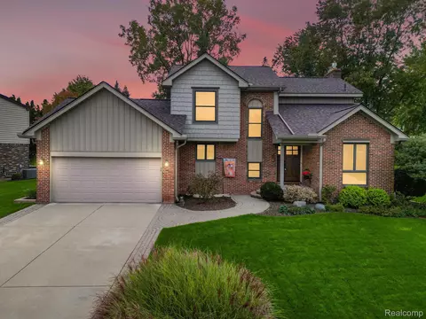 846 Stag Ridge Rd, Rochester Hills, MI 48309