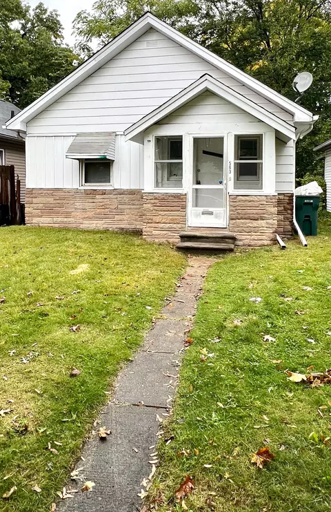 563 E Milton Ave, Hazel Park, MI 48030