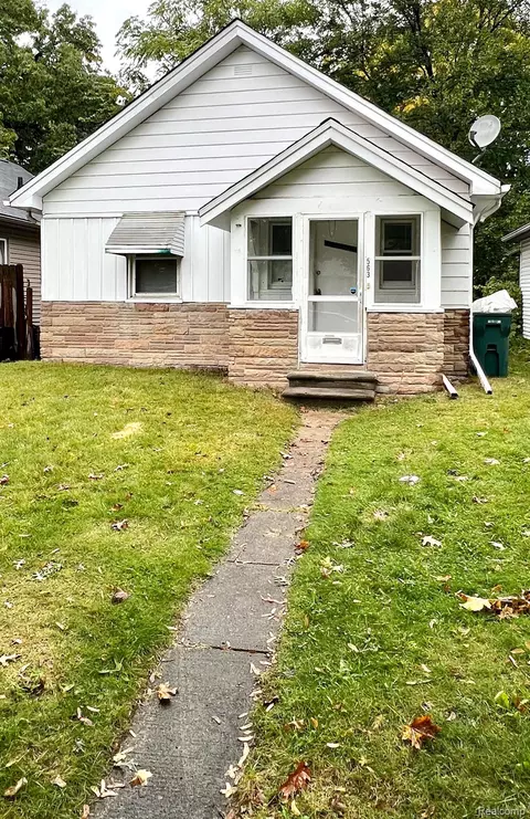 563 E Milton Ave, Hazel Park, MI 48030