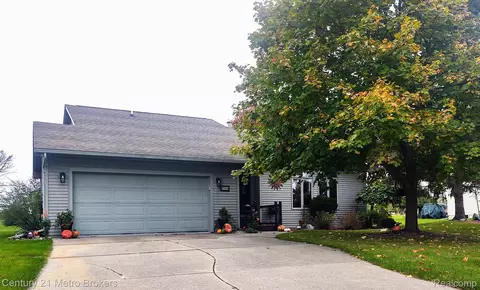 2469 Solarwood Dr, Davison, MI 48423