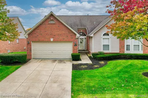 4164 Honeysuckle Dr, Sterling Heights, MI 48314