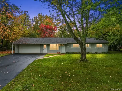 4600 Independence Dr, Clarkston, MI 48346