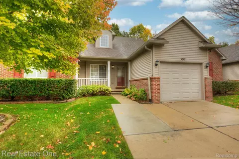 392 Woodfield Square Ln 86 22 Ln #86, Brighton, MI 48116