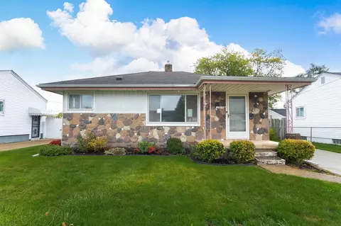 4829 Matthew St, Westland, MI 48186