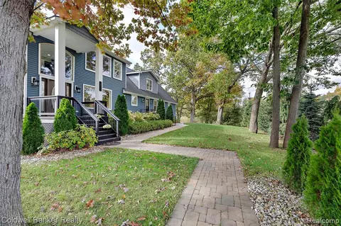 10111 Cooley Lake Rd, Commerce Twp, MI 48382