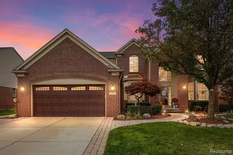 1636 Blushing Dr, Rochester Hills, MI 48307