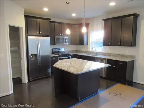 2685 Harvard Rd, Berkley, MI 48072