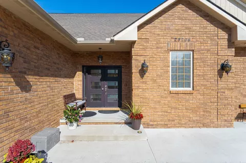 28706 W 9 Mile Rd, Farmington Hills, MI 48336