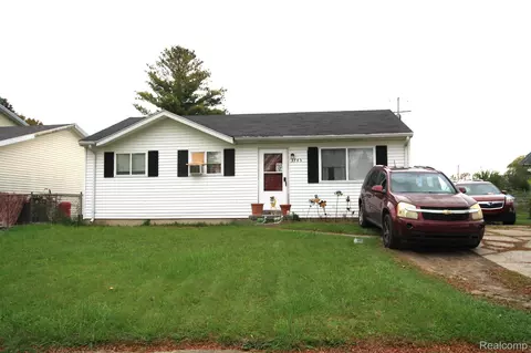 3745 Huntley Rd, Saginaw, MI 48601