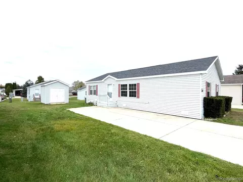 2675 Manatee Crt Ct, Lapeer, MI 48446