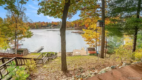 7510 Five Lakes Dr, Grant, MI 48622