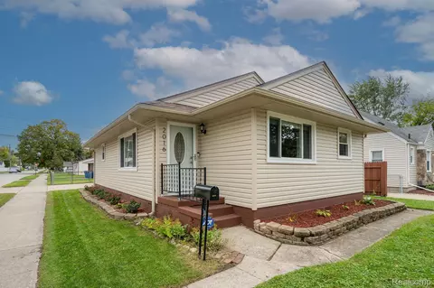 2016 Otis Ave, Warren, MI 48091
