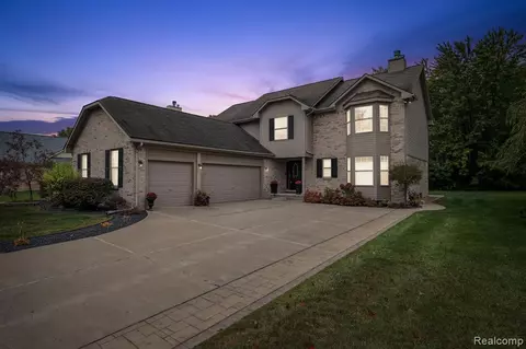 20778 Prairie Creek Blvd, Woodhaven, MI 48183