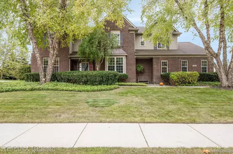 1324 Buckboard Cir, South Lyon, MI 48178
