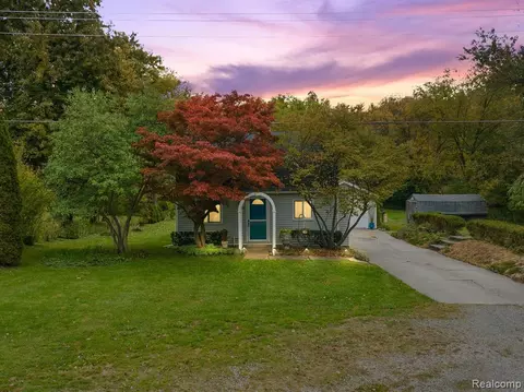 21944 Gill Rd, Farmington, MI 48335